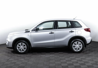 Подержанный автомобиль Suzuki Vitara 2021 года (3 фото)