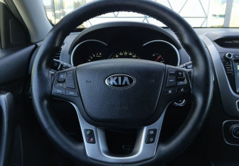 Подержанный автомобиль Kia Sorento 2014 года (12 фото)
