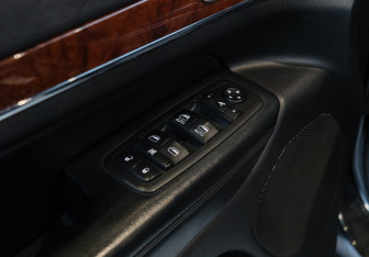 Подержанный автомобиль Jeep Grand Cherokee 2012 года (18 фото)