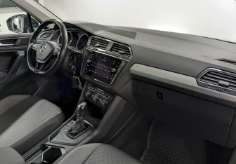 Подержанный автомобиль Volkswagen Tiguan 2019 года (20 фото)