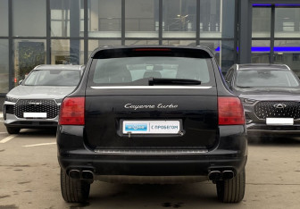 Подержанный автомобиль Porsche Cayenne 2004 года (6 фото)