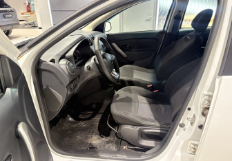 Подержанный автомобиль Renault Sandero 2020 года (7 фото)