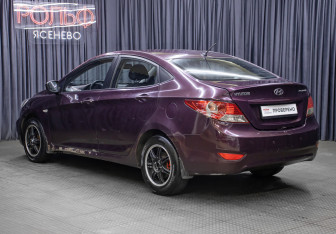 Подержанный автомобиль Hyundai Solaris Sedan 2011 года (7 фото)