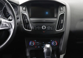 Подержанный автомобиль Ford Focus Wagon 2015 года (9 фото)