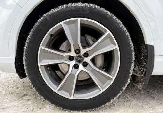 Подержанный автомобиль Audi Q7 2016 года (9 фото)