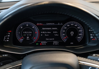 Подержанный автомобиль Audi Q8 2019 года (36 фото)