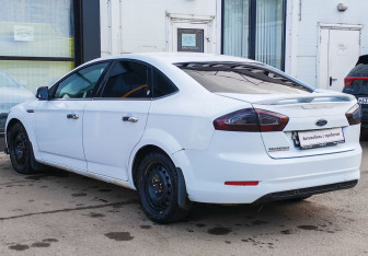 Подержанный автомобиль Ford Mondeo Sedan 2012 года (7 фото)