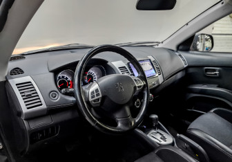 Подержанный автомобиль Peugeot 4007 2011 года (16 фото)