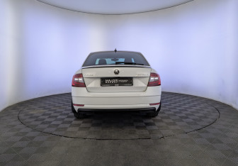 Подержанный автомобиль Skoda Octavia Liftback 2018 года (6 фото)