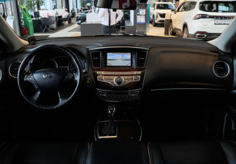 Подержанный автомобиль Infiniti QX60 2017 года (23 фото)