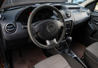 Подержанный автомобиль Renault Duster 2013 года (13 фото)
