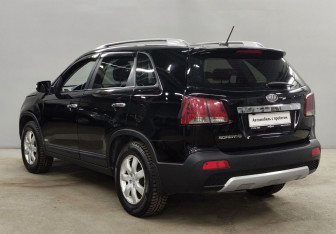 Подержанный автомобиль Kia Sorento 2012 года (7 фото)
