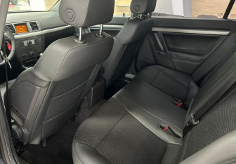 Подержанный автомобиль Opel Vectra Sedan 2006 года (12 фото)