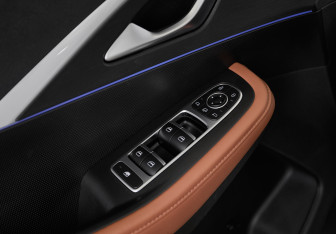 Подержанный автомобиль Omoda C5 2023 года (11 фото)