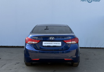 Подержанный автомобиль Hyundai Elantra Sedan 2012 года (6 фото)