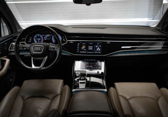 Подержанный автомобиль Audi Q7 2021 года (8 фото)