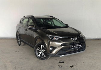Подержанный автомобиль Toyota RAV4 2016 года (3 фото)