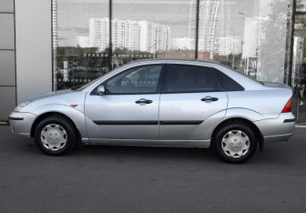 Подержанный автомобиль Ford Focus Sedan 2004 года (2 фото)