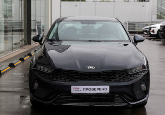 Подержанный автомобиль Kia K5 2021 года (2 фото)
