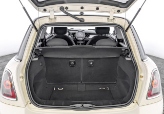 Подержанный автомобиль MINI Hatch 2008 года (10 фото)