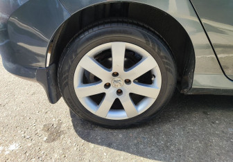 Подержанный автомобиль Peugeot 308 Hatchback 2009 года (12 фото)