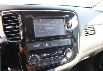 Подержанный автомобиль Mitsubishi Outlander 2015 года (19 фото)