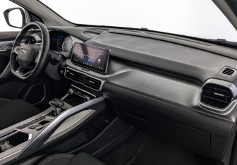 Подержанный автомобиль Geely Coolray 2023 года (13 фото)