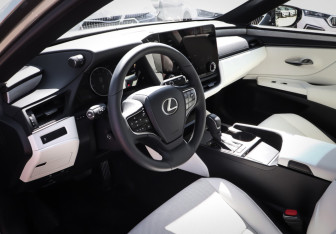 Новый Lexus ES 2025 (13 фото)