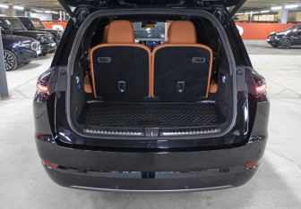 Подержанный автомобиль LiXiang L9 2023 года (11 фото)