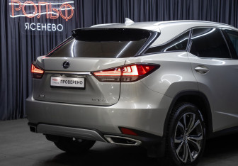 Подержанный автомобиль Lexus RX 2022 года (25 фото)