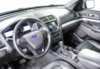 Подержанный автомобиль Ford Explorer 2016 года (8 фото)