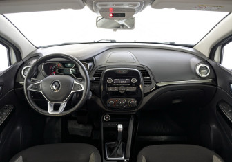 Подержанный автомобиль Renault Kaptur 2021 года (14 фото)