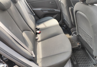 Подержанный автомобиль Kia Rio Sedan 2011 года (11 фото)