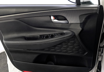 Подержанный автомобиль Hyundai Santa Fe 2018 года (19 фото)
