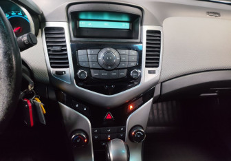 Подержанный автомобиль Chevrolet Cruze Hatchback 2012 года (17 фото)
