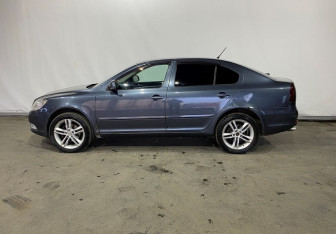 Подержанный автомобиль Skoda Octavia Liftback 2011 года (7 фото)