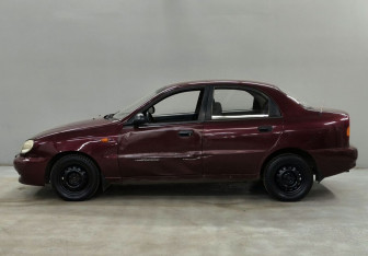 Подержанный автомобиль Chevrolet Lanos 2008 года (8 фото)