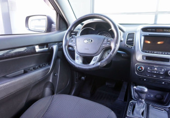 Подержанный автомобиль Kia Sorento 2018 года (13 фото)