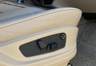 Подержанный автомобиль BMW X5 2008 года (24 фото)