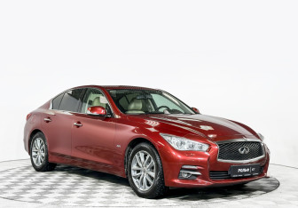 Подержанный автомобиль Infiniti Q50 2015 года (3 фото)