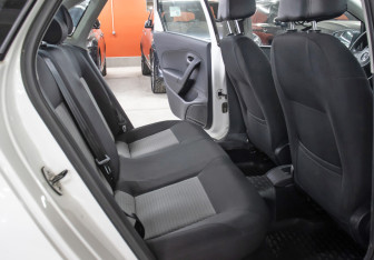 Подержанный автомобиль Volkswagen Polo Sedan 2013 года (12 фото)