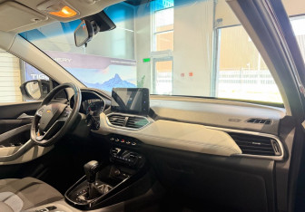 Подержанный автомобиль Chevrolet Captiva 2022 года (10 фото)