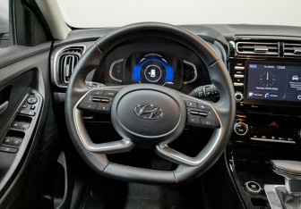 Подержанный автомобиль Hyundai Creta 2022 года (16 фото)