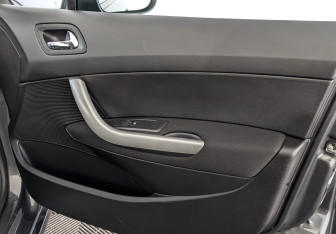 Подержанный автомобиль Peugeot 408 2021 года (25 фото)