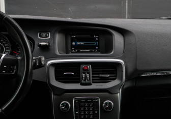 Подержанный автомобиль Volvo V40 Hatchback 2014 года (10 фото)