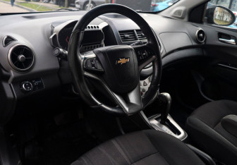 Подержанный автомобиль Chevrolet Aveo Hatchback 2013 года (11 фото)