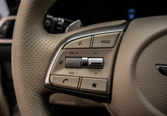 Подержанный автомобиль Genesis G70 2021 года (13 фото)