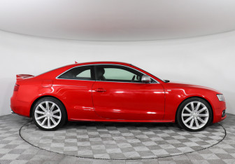 Подержанный автомобиль Audi A5 Coupe 2009 года (10 фото)
