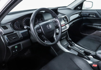 Подержанный автомобиль Honda Accord Sedan 2013 года (7 фото)