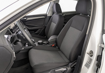 Подержанный автомобиль Volkswagen Jetta Sedan 2021 года (20 фото)